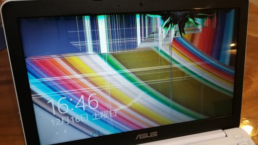 ノートパソコン 液晶画面割れ 修理 Asusu エイスース X5taの液晶画面が割れたので修理した話 サラリーマンの物欲生活