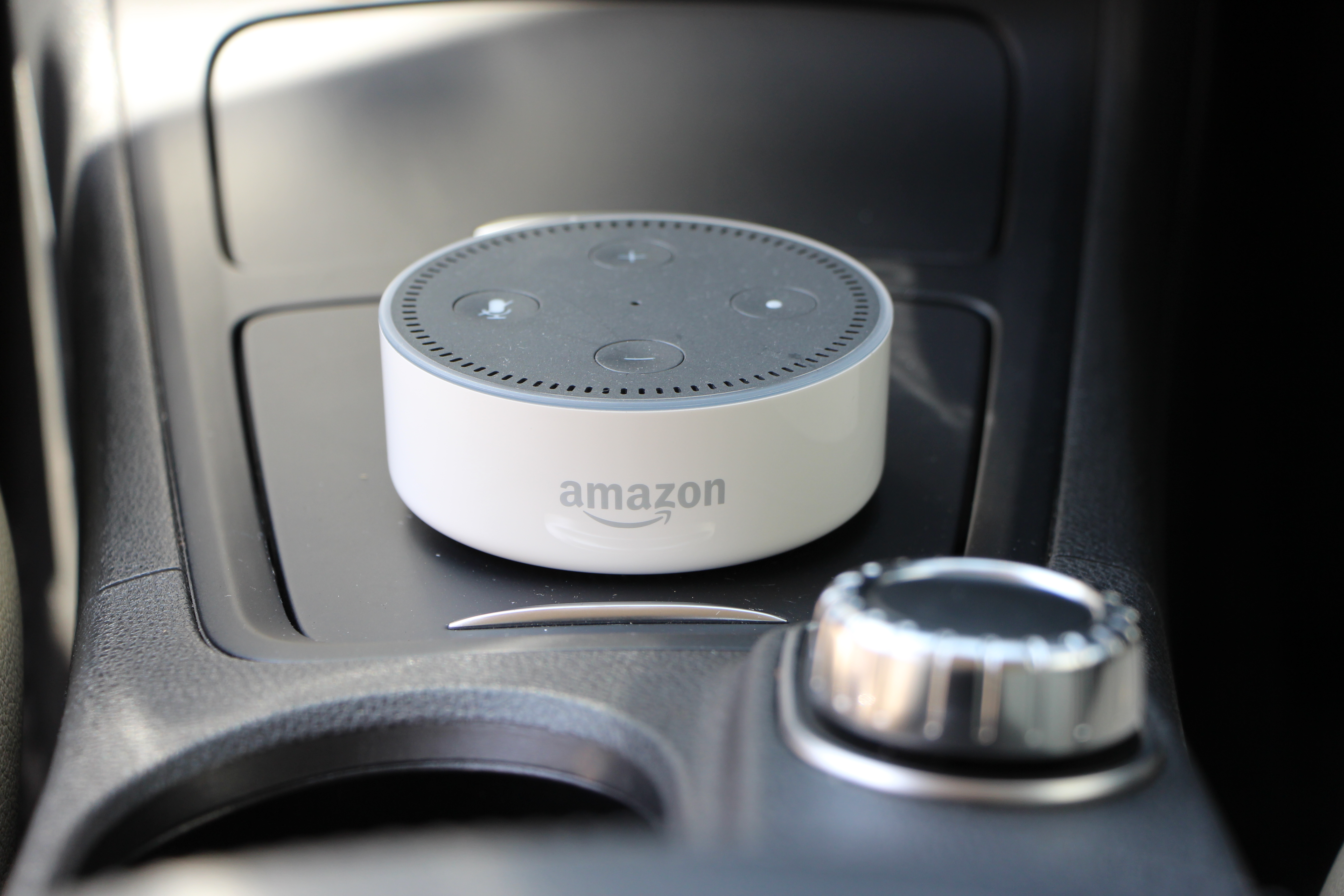 Amazon Echo dot】長距離ドライブも快適♪ベンツBクラスの車内でアレクサで音楽を聴くと家族みんながストレスフリーに！その理由は？ |  サラリーマンの物欲生活