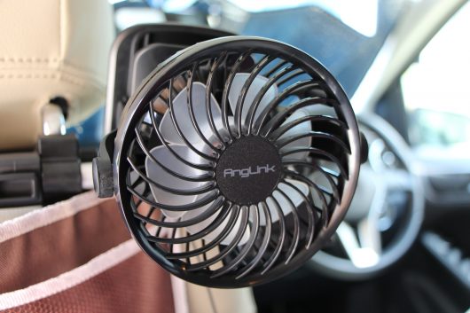 車内 暑さ対策 車の後部座席暑い と言われ小型扇風機を買ったら車内が快適になった話 サラリーマンの物欲生活