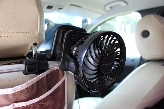 車内 暑さ対策 車の後部座席暑い と言われ小型扇風機を買ったら車内が快適になった話 サラリーマンの物欲生活