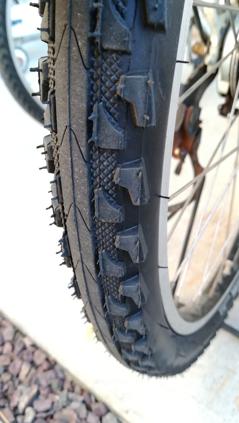 自転車 の タイヤ 交換 いくら